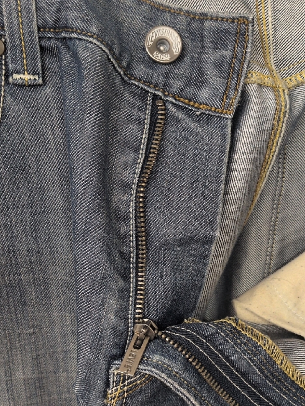 Levi's 514 Slim Straight Jeans in Faded Blue - Picture 15 of 15
